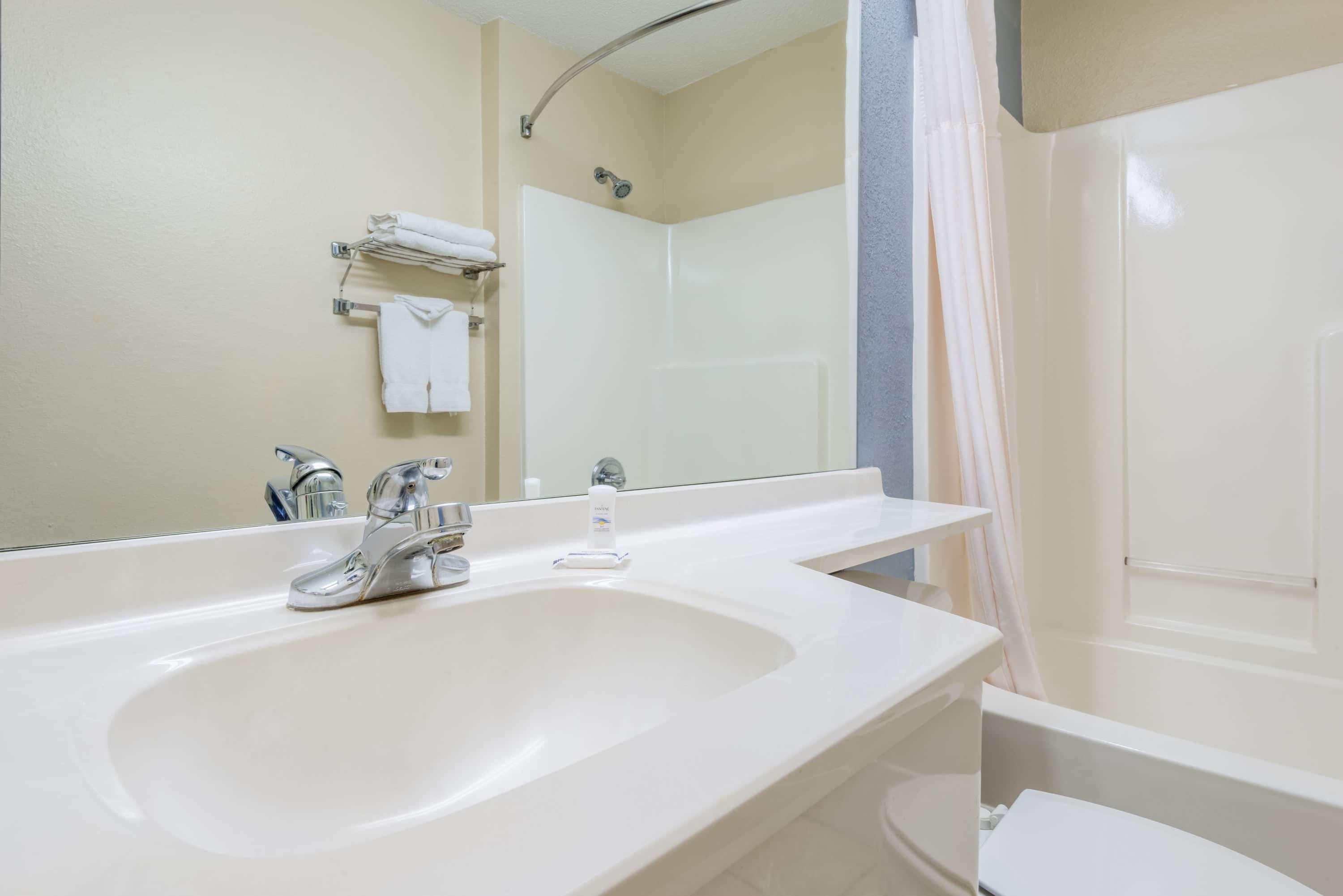 Microtel Inn & Suites By Wyndham Kansas City Airport Dış mekan fotoğraf
