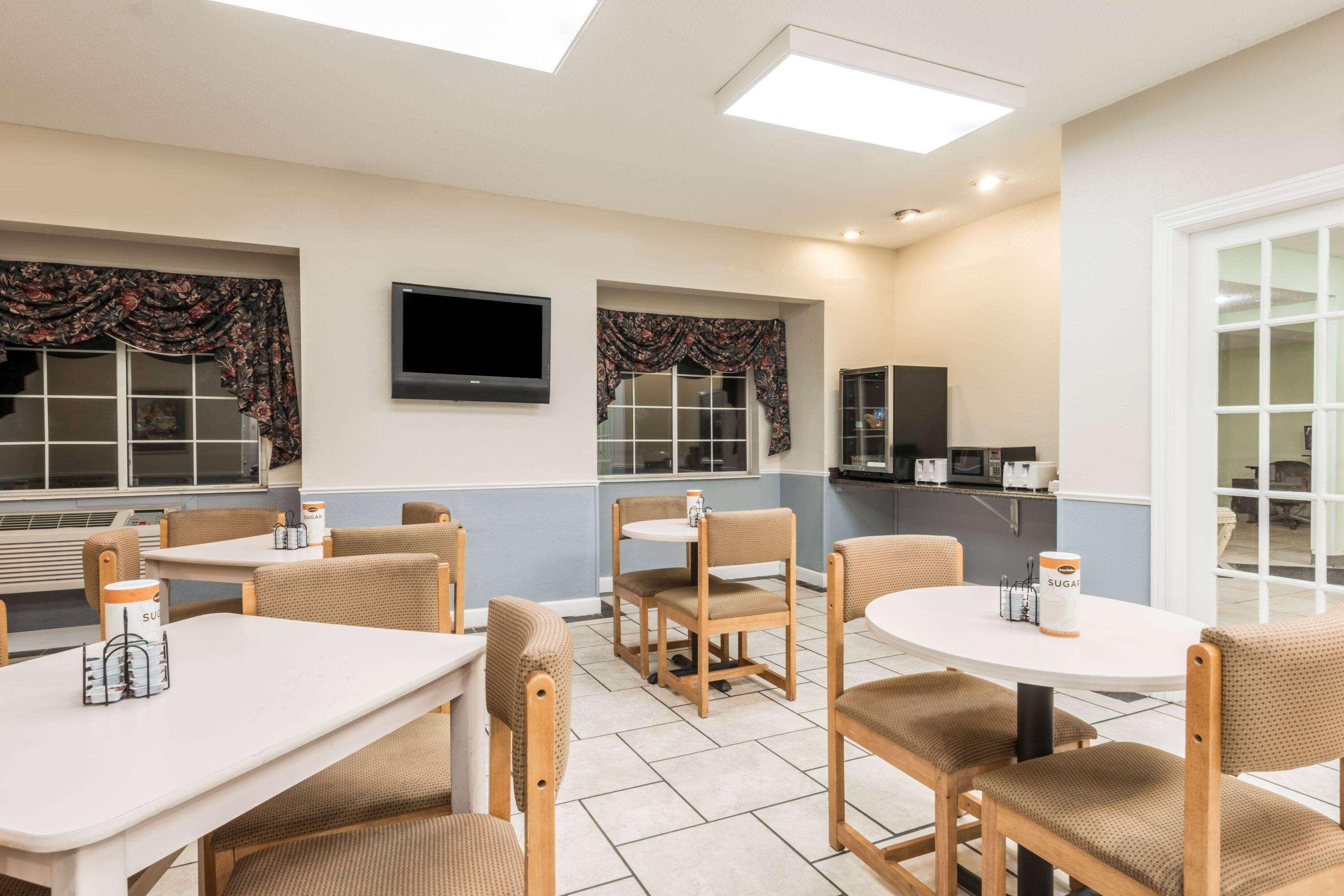 Microtel Inn & Suites By Wyndham Kansas City Airport Dış mekan fotoğraf