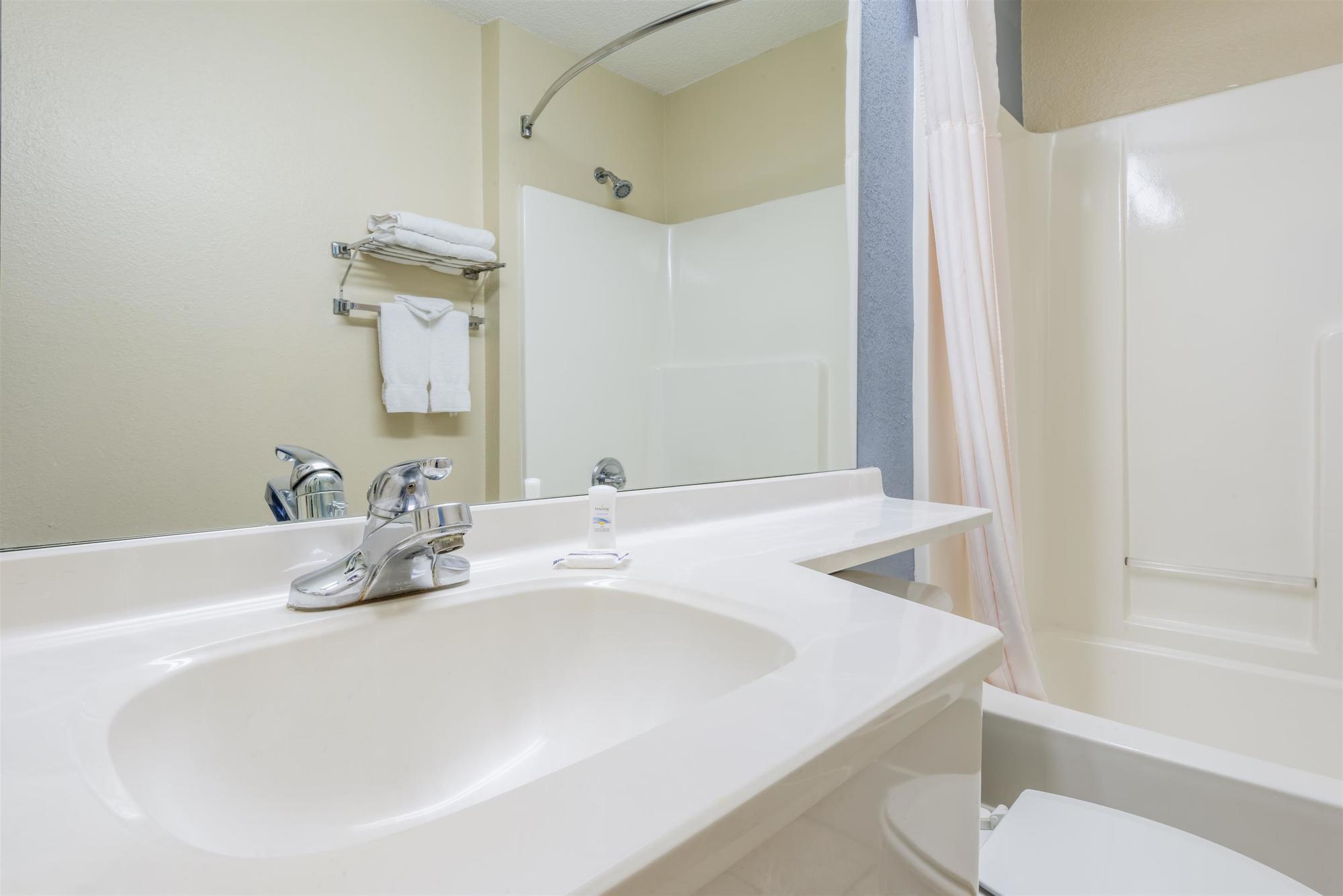 Microtel Inn & Suites By Wyndham Kansas City Airport Dış mekan fotoğraf