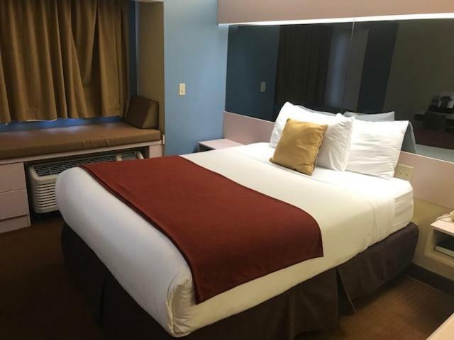 Microtel Inn & Suites By Wyndham Kansas City Airport Dış mekan fotoğraf